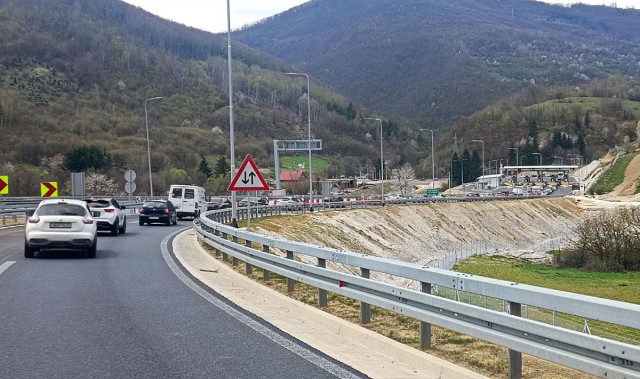 PRODUŽENI VIKEND Velike prometne gužve na ulazu u Mostar Kolona je i