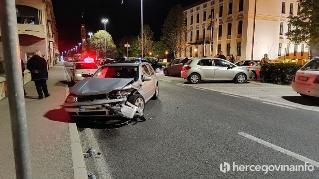 SUDAR Oštećeno više vozila u strogom središtu Mostara Vijesti