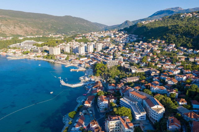 2 KOSTURA PRONAĐENA U CRNOJ GORI Radnik pogrebnog poduzeća skelet