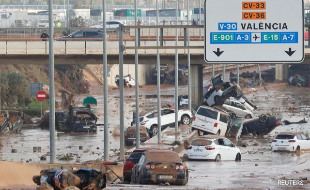 Velike Poplave U Panjolskoj Broj Mrtvih Popeo Se Na A Prijete