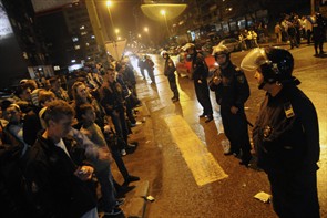 Divljanje navijača na utakmici Olimpija - Maribor