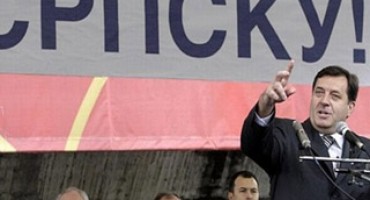 Nastavljene međusobne optužbe PDP-a i SNSD-a