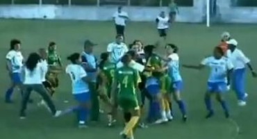 Srednjoškolke se potukle na nogometu