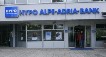 Izmišljena priča o povlačenju Hypo banke