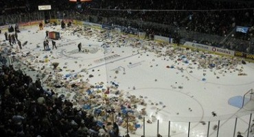 Leteći medvjedići napali hokejaše!