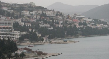 Obitelji s malom djecom napuštaju Neum 