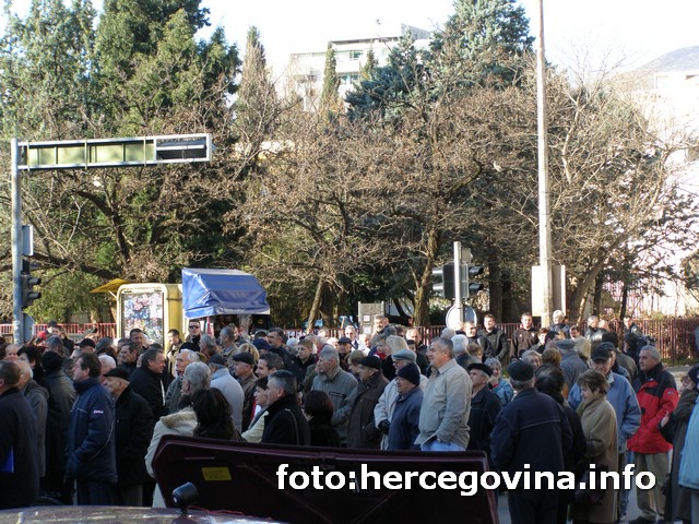 Novinari i šumari: Kruha nam treba, a ne vaših obećanja!
