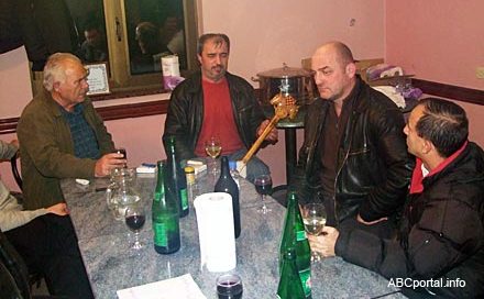 Lovci čuvaju stare običaje, silo uz gangu, diple i gusle