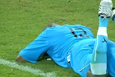Golman napravio salto, pa umalo slomio vrat!