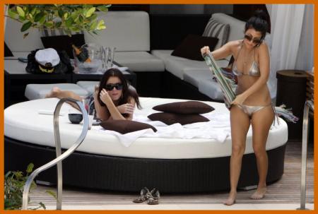 Razgolitile se zanosne sestre Kardashian