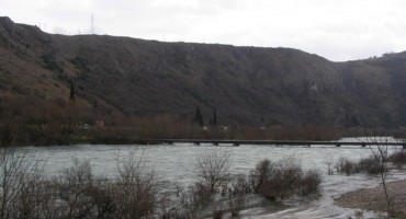 Na vrbi pokraj Neretve u Ševaš Polju pronađeno ljudsko tijelo u fazi raspadanja