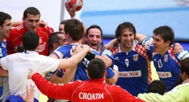 Karabatiću se klanja Francuska, Baliću svijet