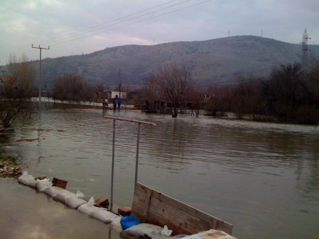 MOSTAR: BEŠLIĆ I BEVANDA OBIŠLI POPLAVLJENO PODRUČJE JASENICE | Vijesti ...