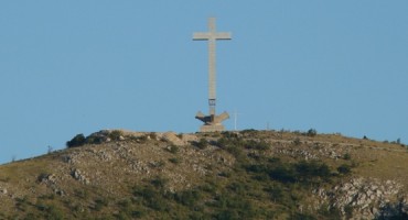 Kolumna: U ime naroda