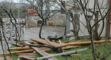 Poplivale kuće i štala u Kruševu