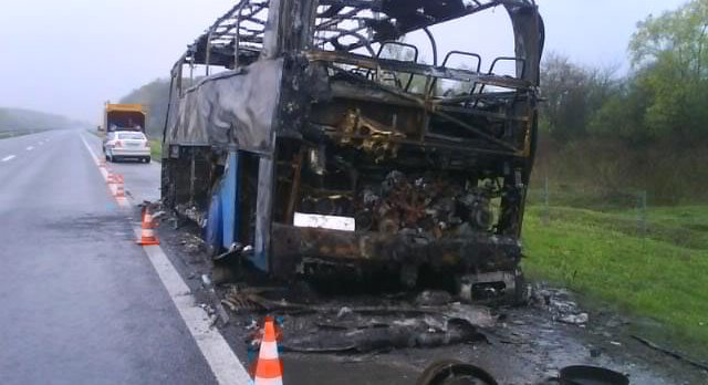 Autobus pun djece zapalio se po povratku iz Srbije
