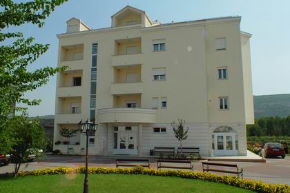Bombaški napad na motel pun talijanskih hodočasnika