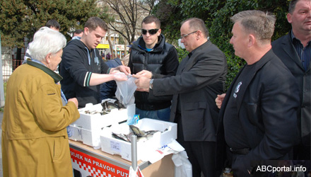 HSP-ovci dijelili ribu u Mostaru