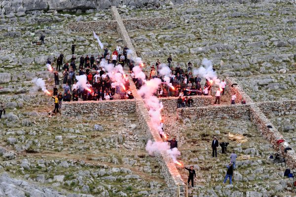 Torcida izgradila križ na Kornatima u spomen na Hrvoja Strikomana