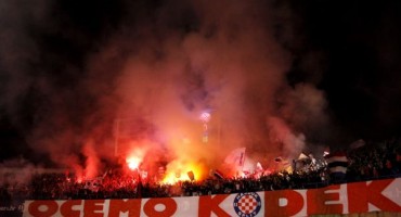 Torcida: Tko baci baklju u teren neće dobro proći!