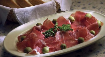 Doručak u Hercegovini: Kada ima para jede se salama, a kada nema može i pršut