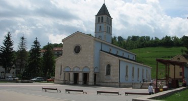 Foto/Video: Posveta oltara u župnoj crkvi u Prozoru 