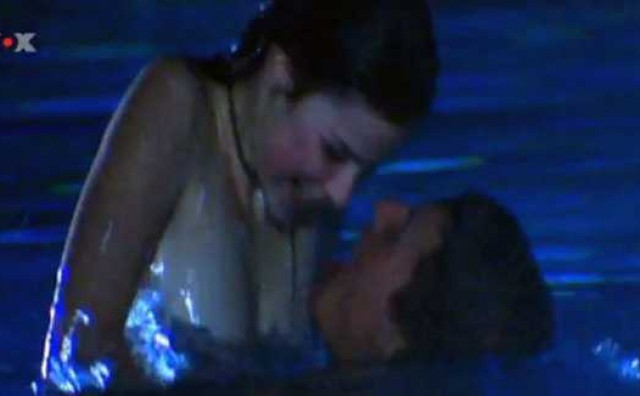 Pobjednica Eurosonga potpuno se gola ljubi u bazenu