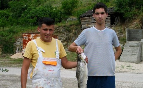 Luka Alilović ulovio pastrvu od 3,2 kg dugačku čak 62 cm