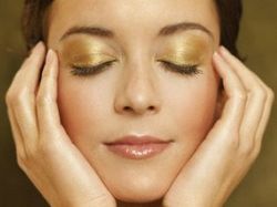 Makeup trend: zlatno sjenilo – kako ga najbolje nanijeti