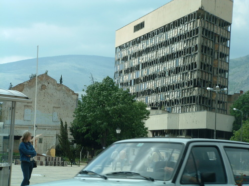 Od Staklene banke u Mostaru ostao samo betonski kostur