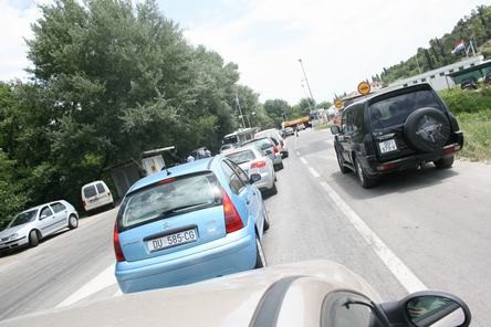 Oprez: Meso, mlijeko, lozovača i šljivovica ne mogu preko granice u EU