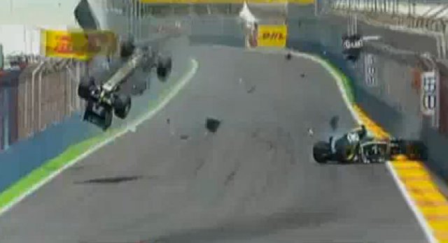 Webber pri 306 km/h poletio i preživio horor