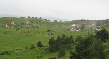 Kupres: Pri padu stradala dvojica paraglajdera