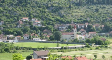 Stolac: Iz Srednje škole nakon 14 godina izbačn križ