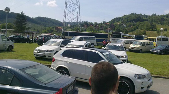 Sramota u Srebrenici: Dok narod tuguje, muftije se šepure u nabrijanim BMW-ima