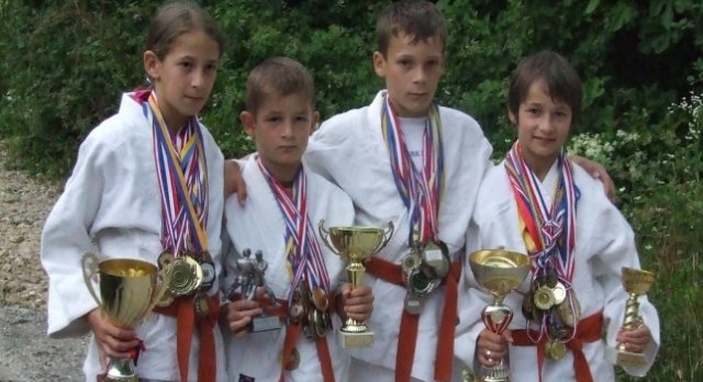 Braća i sestre Marija, Ivana, Ilija i Mirko osvojili preko 100 medalja