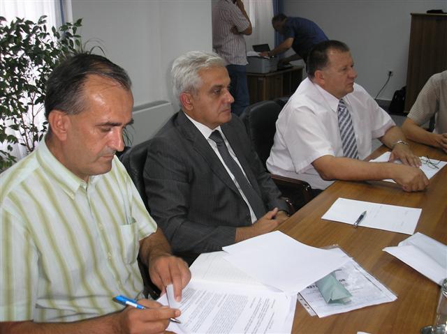 Potpisani ugovori kojima su odobrena sredstva za izgradnju poduzetničkih zona u FBiH za 2010. godinu