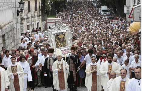 Oko 100 tisuća vjernika hodočastilo u Sinj; Msgr. Marin Barišić: Oslobodimo se zabluda prošlosti!