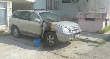 Bačen molotovljev koktel na terenac šefa Autobusne stanice Mostar