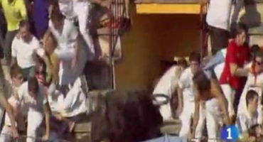 Pogledajte kako je bik u Španjolskoj preskočio ogradu i ozlijedio 30 ljudi u publici