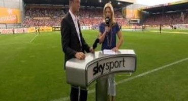 Novinarka dobila loptu u glavu usred intervjua