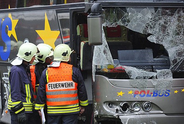 Autobus se zabio u nadvožnjak, 12 mrtvih