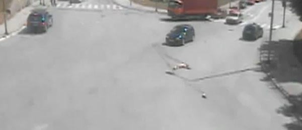 STRAVIČNA SNIMKA: Vozačica ubija biciklistu u Zenici VIDEO (18+)
