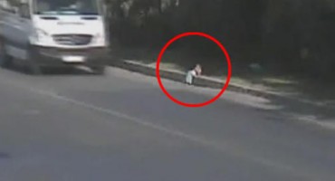 Beba pobjegla iz vrtića i krenula kući