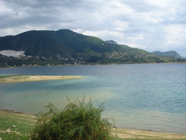 Slučajevi X: Ramsko jezero krije poplavljena groblja, crkvu i džamiju