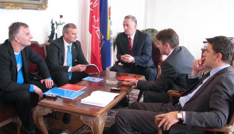 Država za čovjeka: Jerko u Federalnu, zet u Razvojnu banku, a brat Mladen bi na čelo državne vlade!