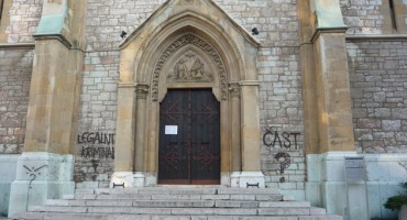 Krajem travnja papa Ivan Pavao II. dobiva spomenik u Sarajevu