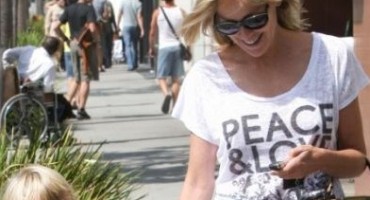 Prelijepa Sharon Stone prošetala sina Beverly Hillsom i zablistala