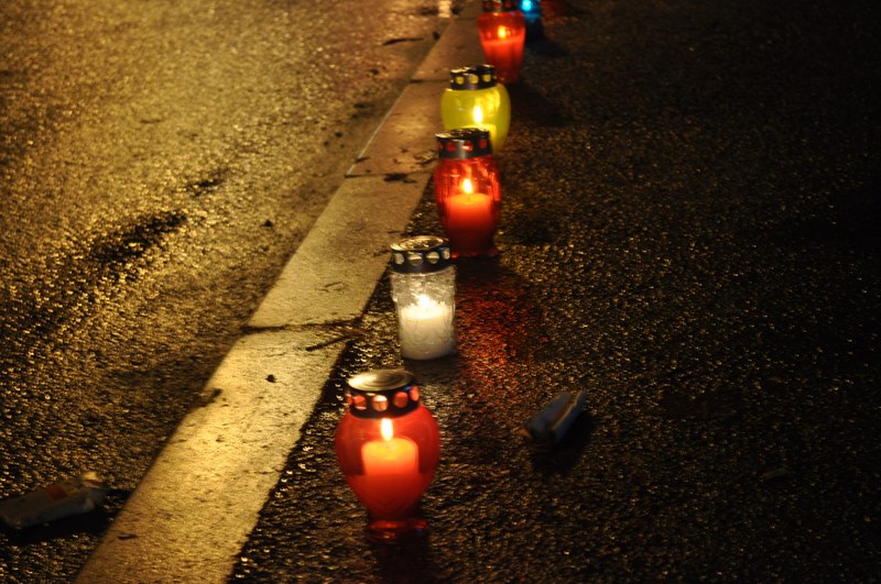 Građani Mostara paljenjem svijeća u Vukovarskoj ulici odali počast poginulim žrtvama za herojski grad Vukovar