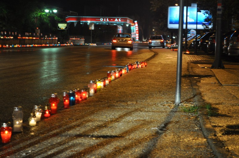 Građani Mostara paljenjem svijeća u Vukovarskoj ulici odali počast poginulim žrtvama za herojski grad Vukovar